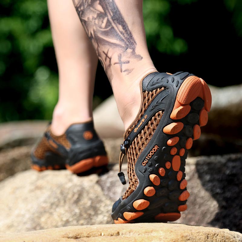 Ethnic Wear In Fashion Factory - Chaussures de sport de montagne pour