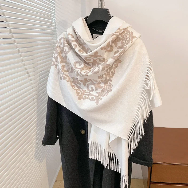Go Ethnic Fashion - Écharpe brodée en fausse peau de