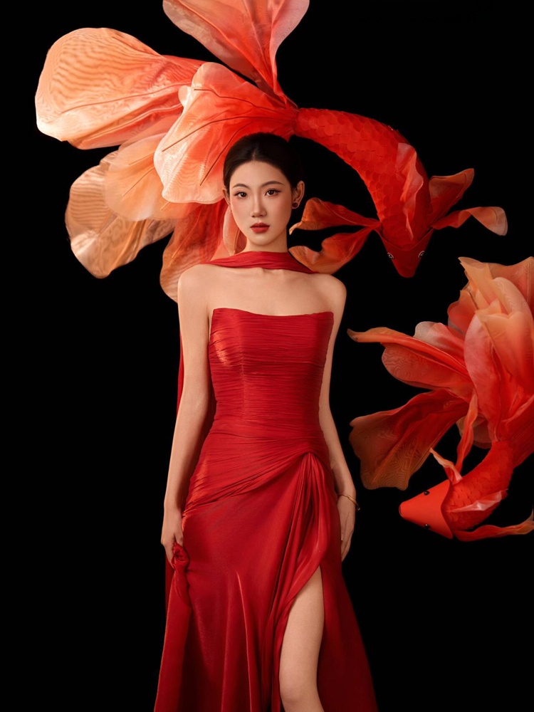 Ethnic Fashion Shoot - Robe de style chinois rouge porte-bonheur